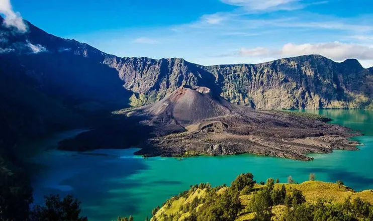 Gunung Rinjani: Pesona Keindahan Alam Eksotis di Atap Lombok