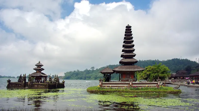 Bali : Exploring The Beauty And Wealth Of The Island Of Bali