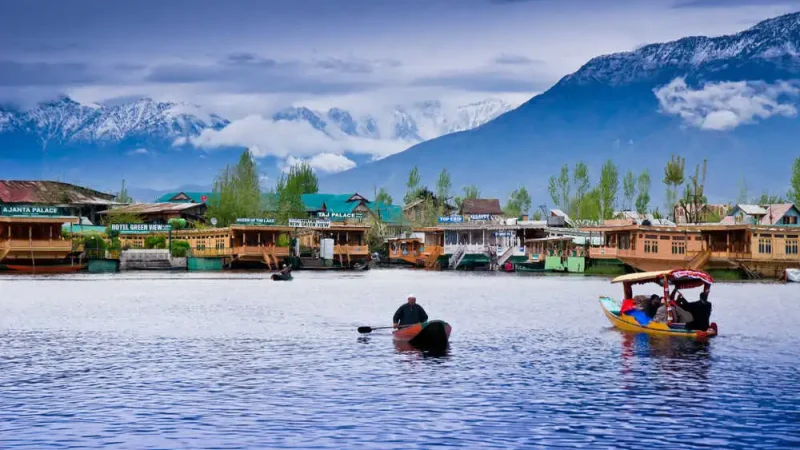 Breathtaking view of snow-capped Himalayan peaks in Kashmir, showcasing the region's stunning natural beauty.
