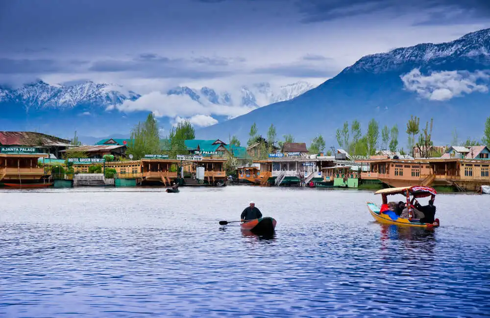 Kashmir: A Glorious Paradise Unveiled – Explore Its Splendor