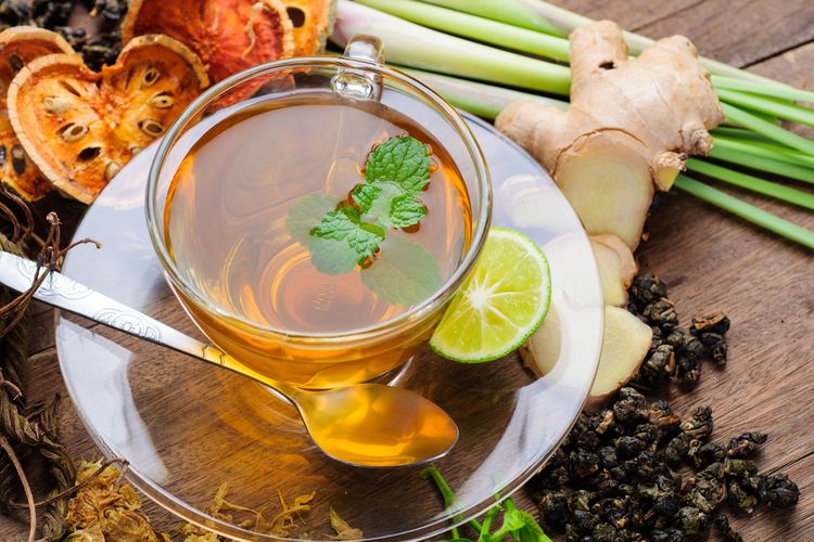Nikmati kehangatan dan manfaat kesehatan dari secangkir teh herbal yang menenangkan